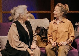 Lola Herrera y Natalia Dicenta, en 'Camino a la Meca'.