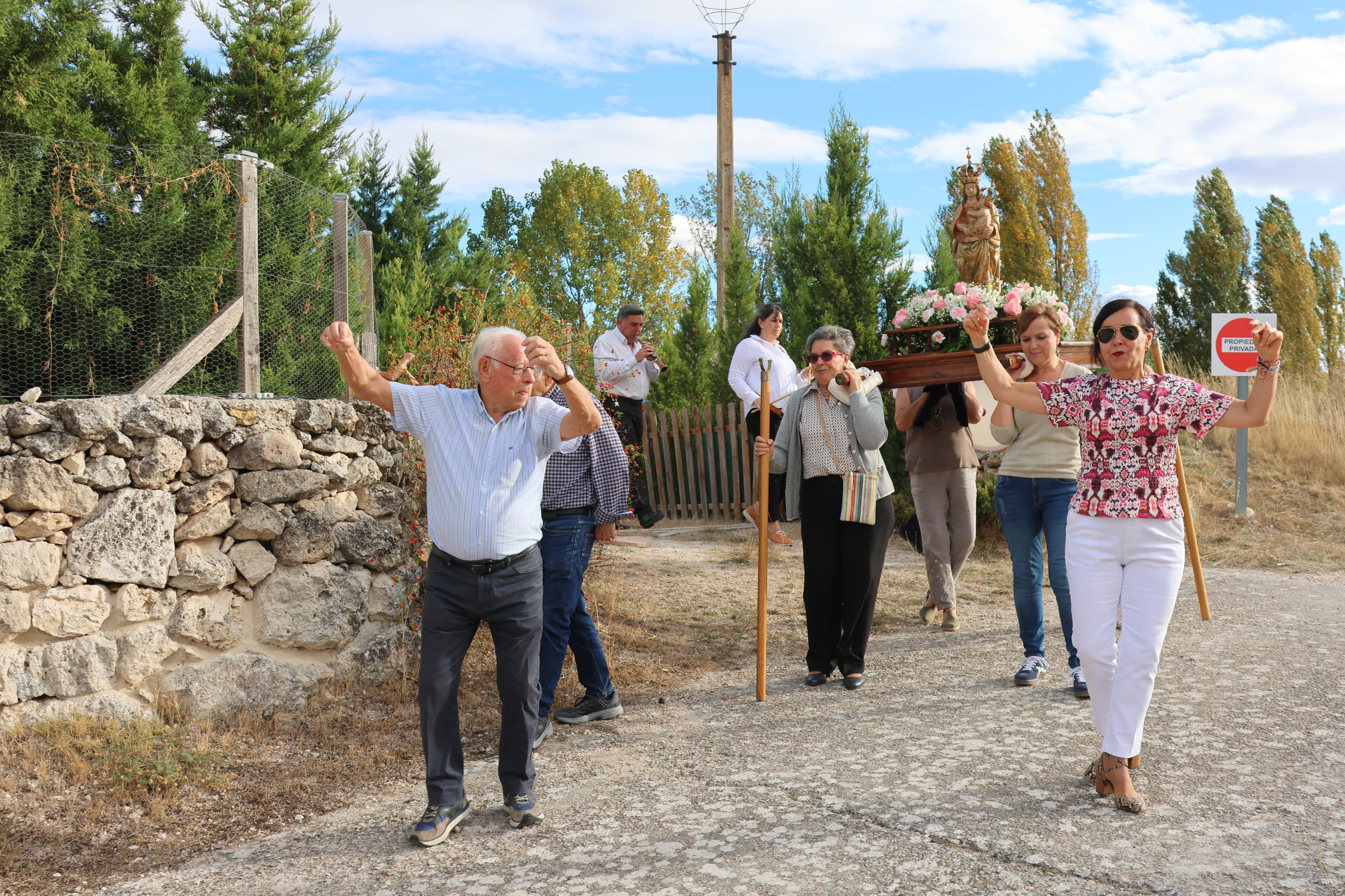 Cobos de Cerrato danza a sus Patronas