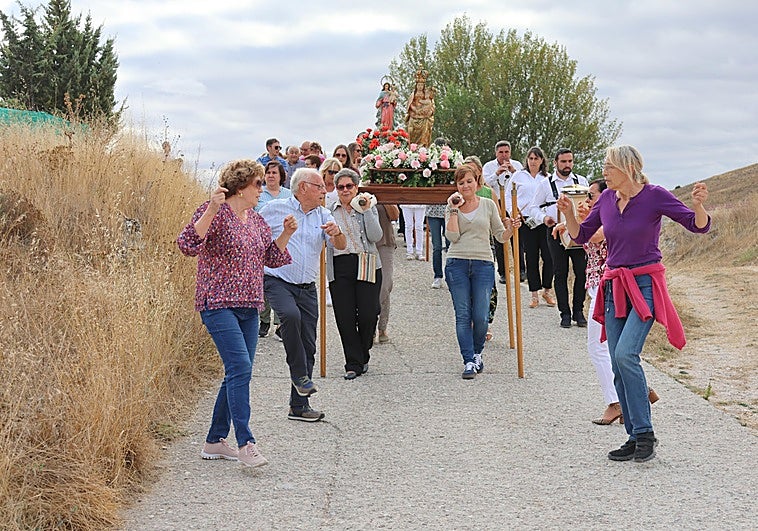 Cobos de Cerrato danza en honor a sus Patronas