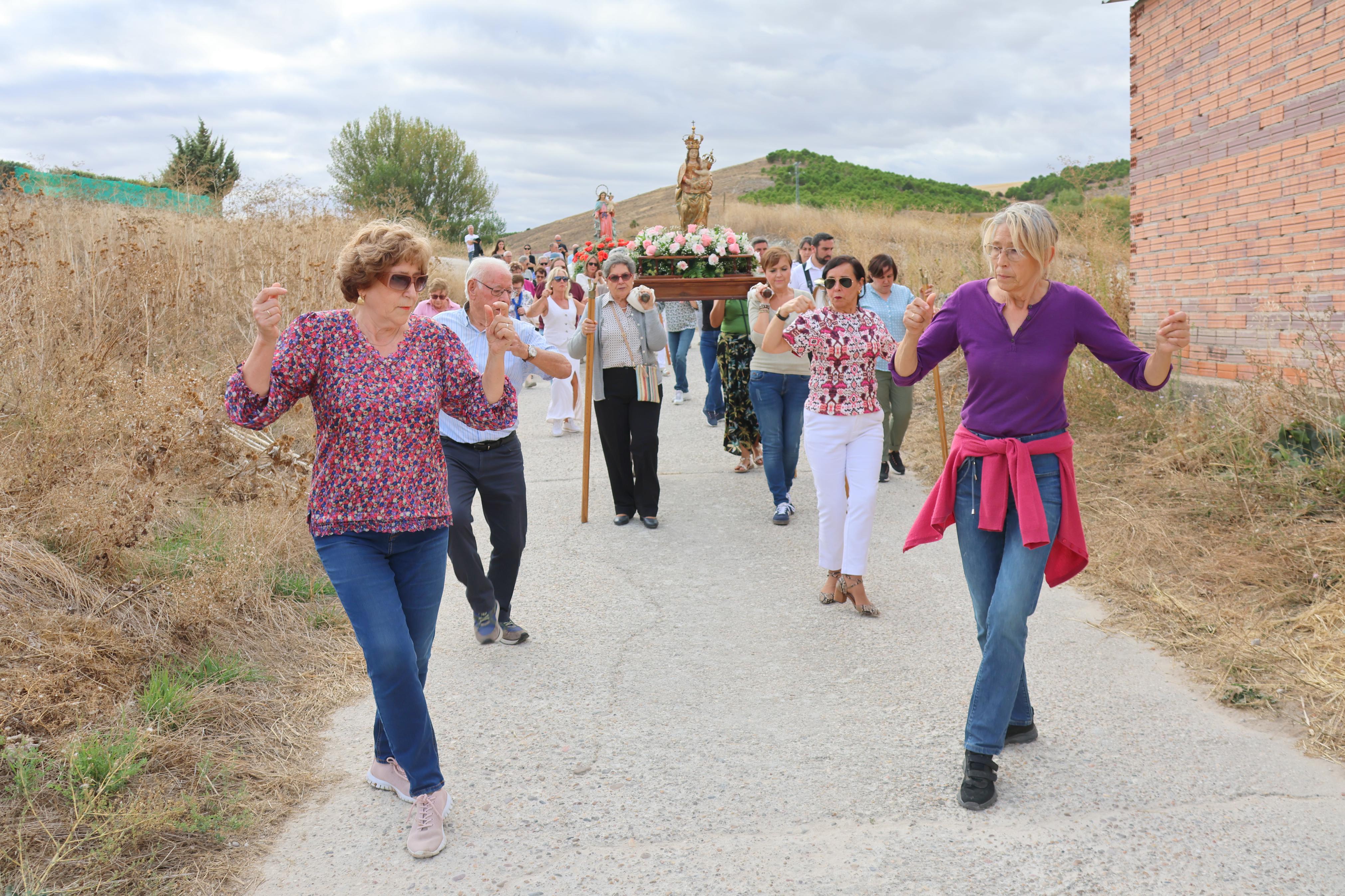 Cobos de Cerrato danza a sus Patronas