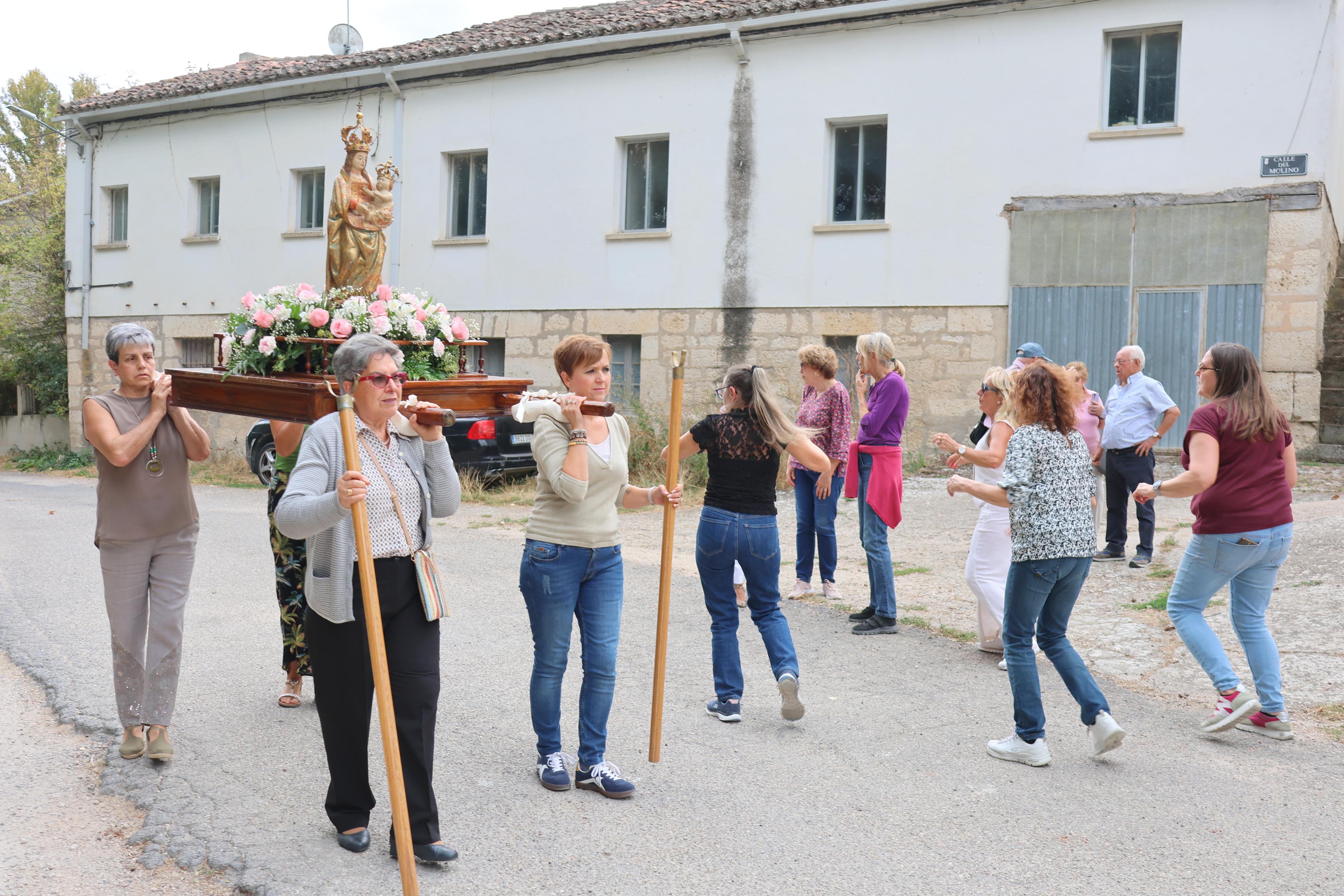 Cobos de Cerrato danza a sus Patronas