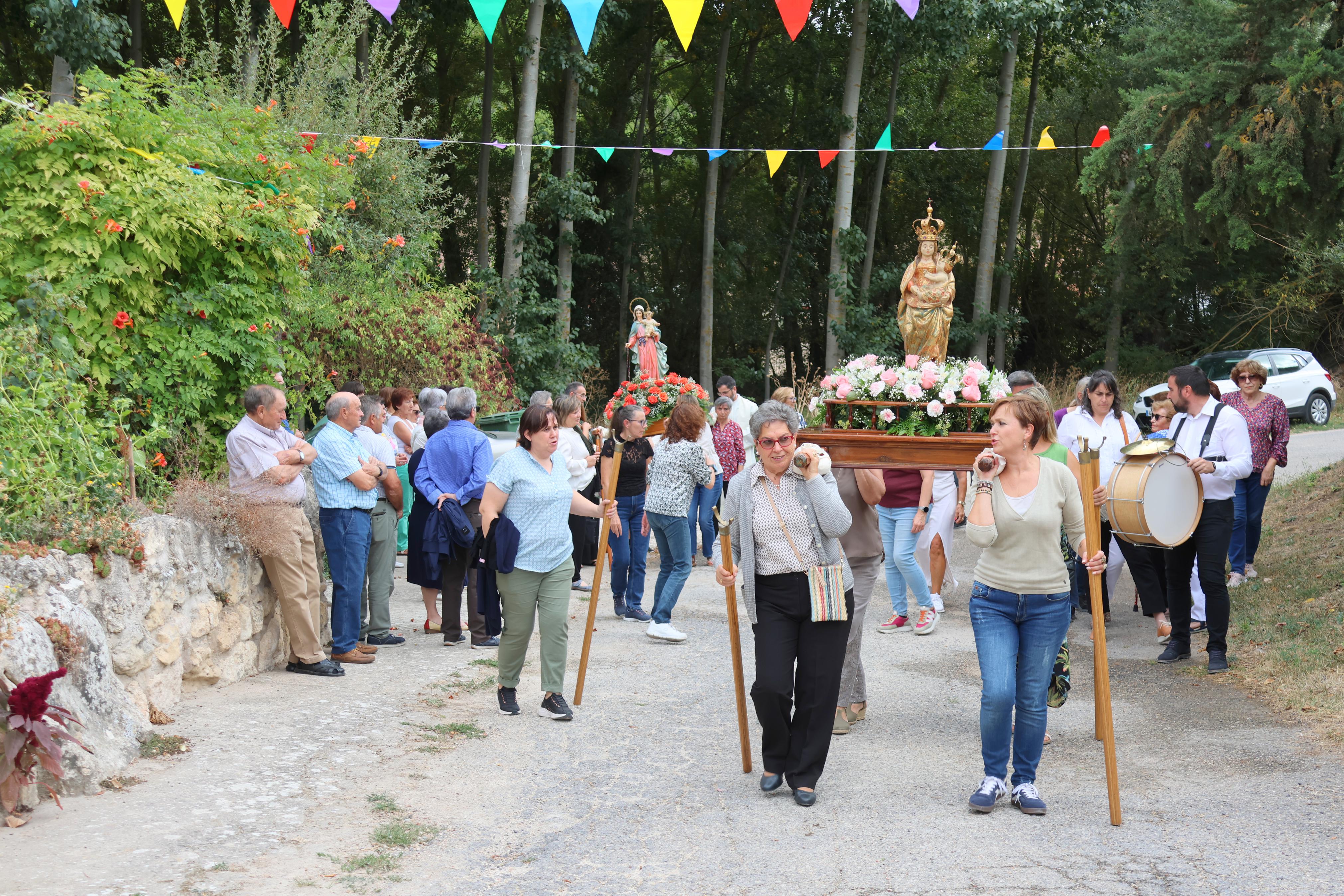Cobos de Cerrato danza a sus Patronas