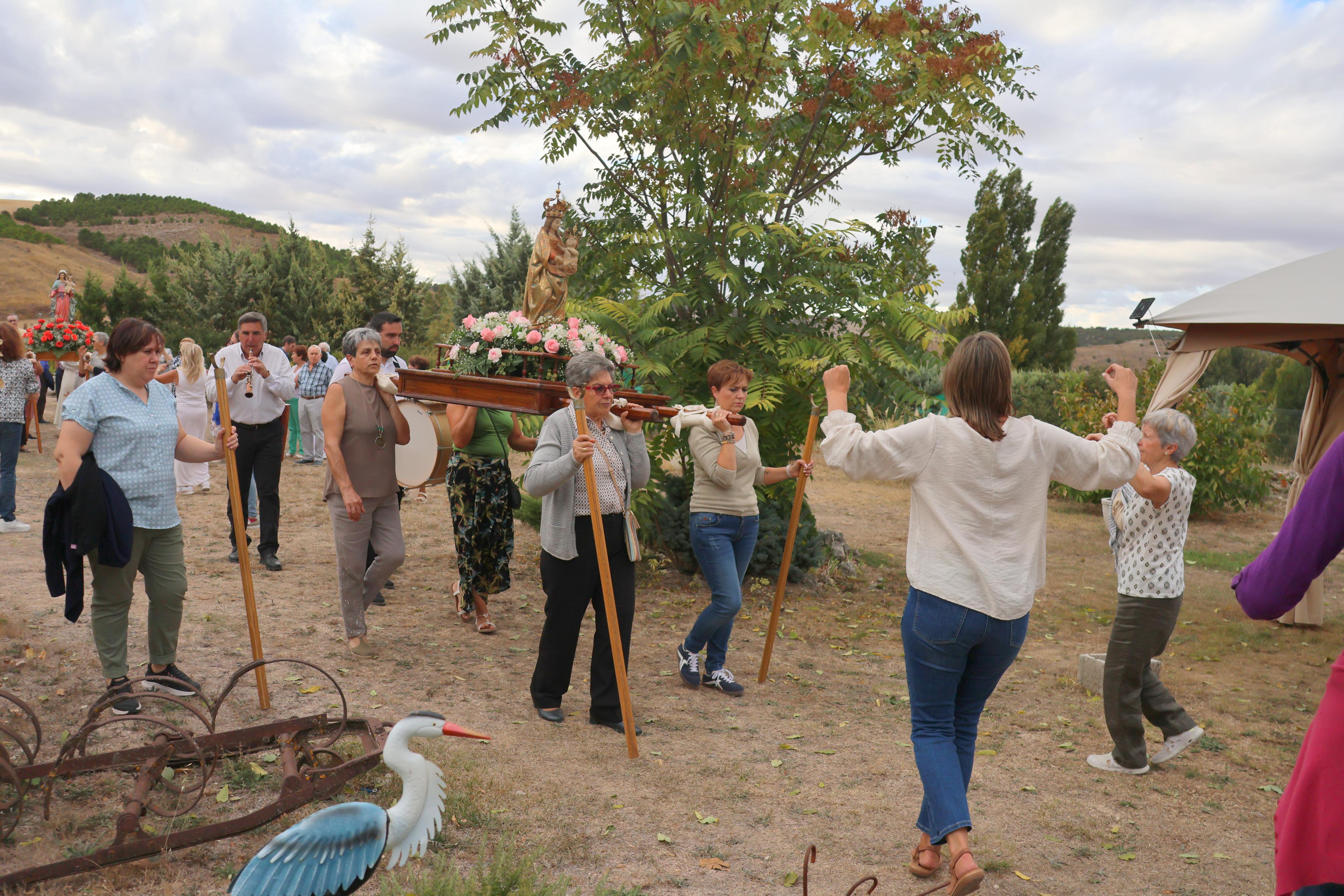 Cobos de Cerrato danza a sus Patronas