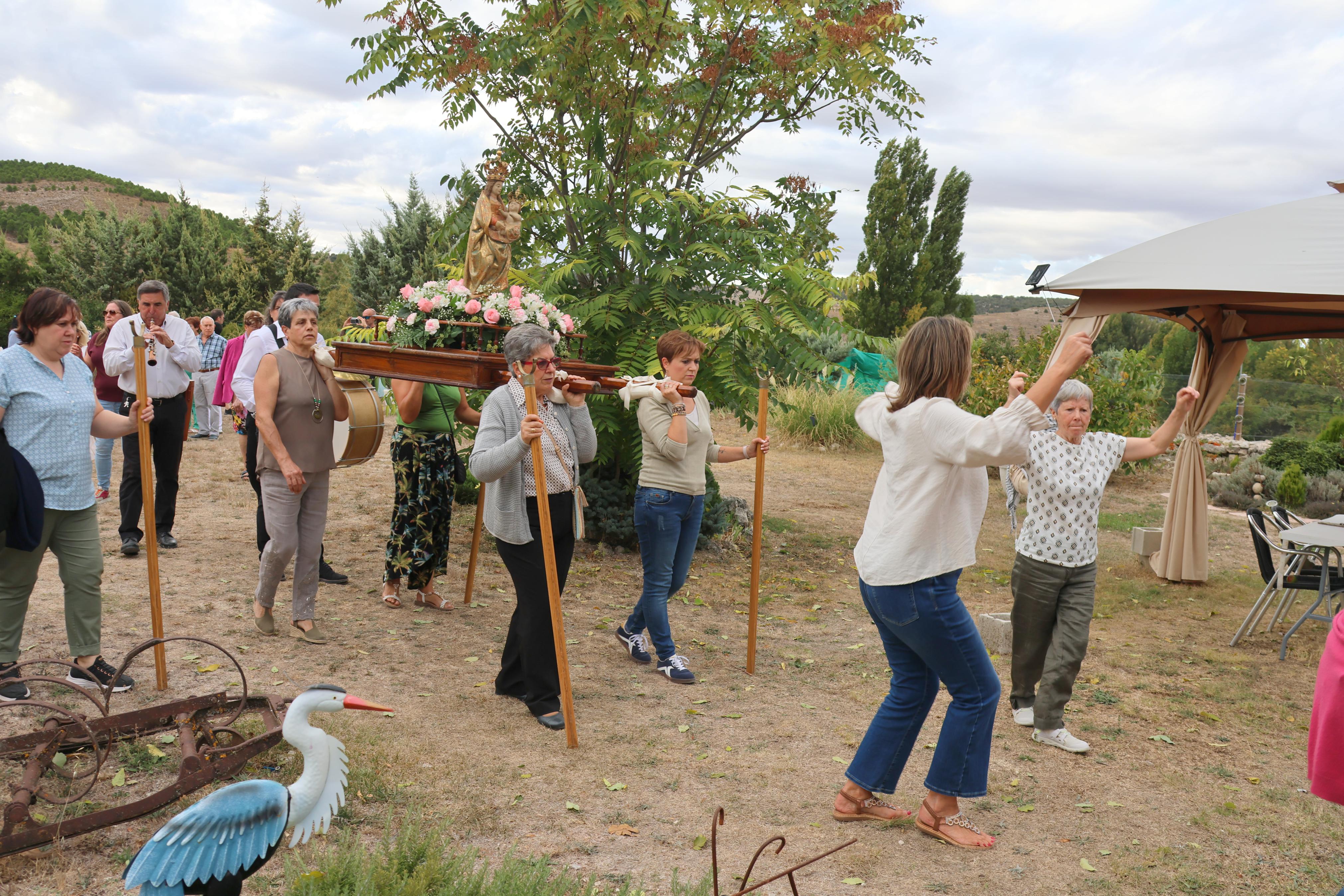 Cobos de Cerrato danza a sus Patronas
