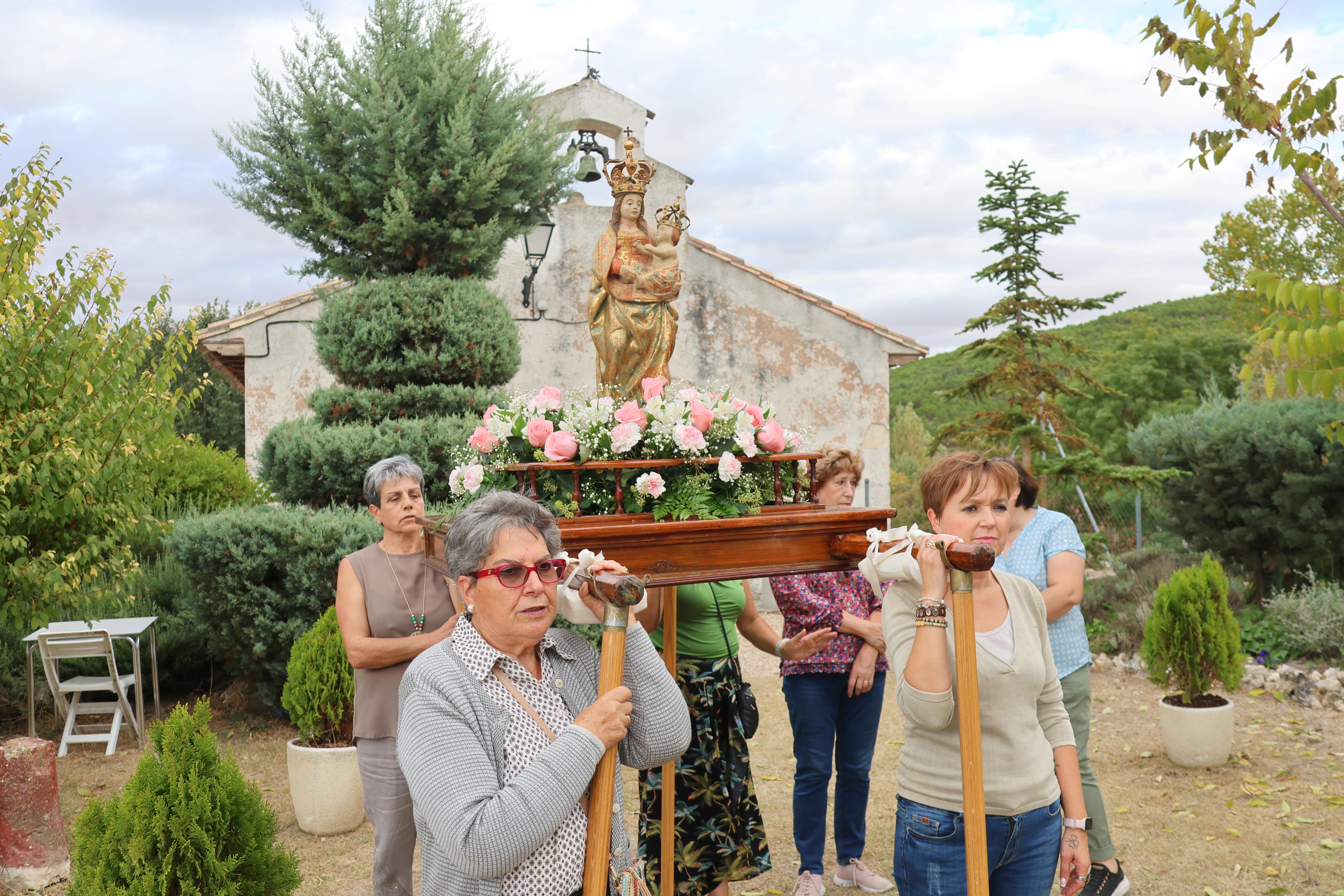 Cobos de Cerrato danza a sus Patronas