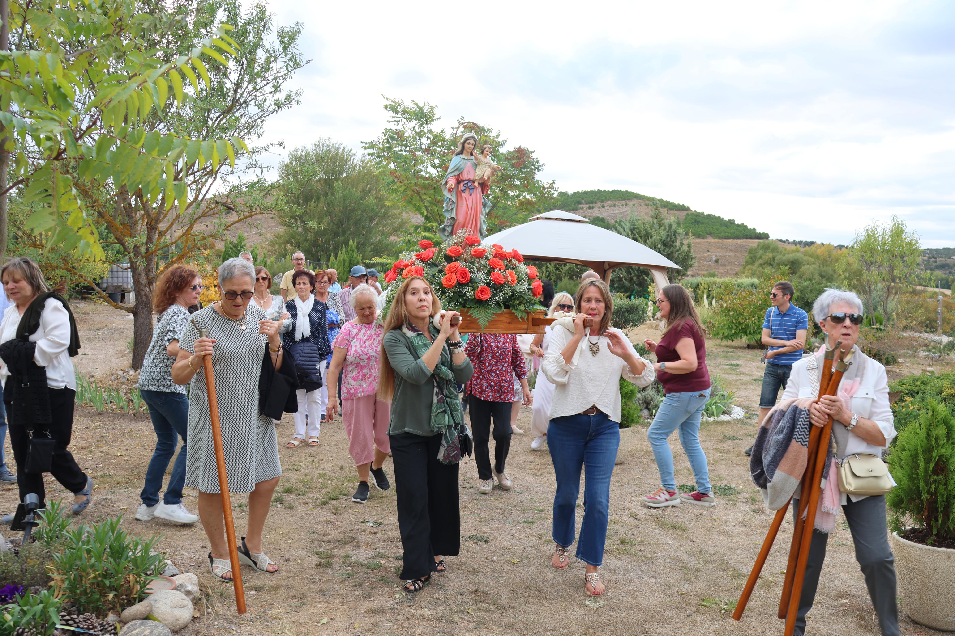 Cobos de Cerrato danza a sus Patronas