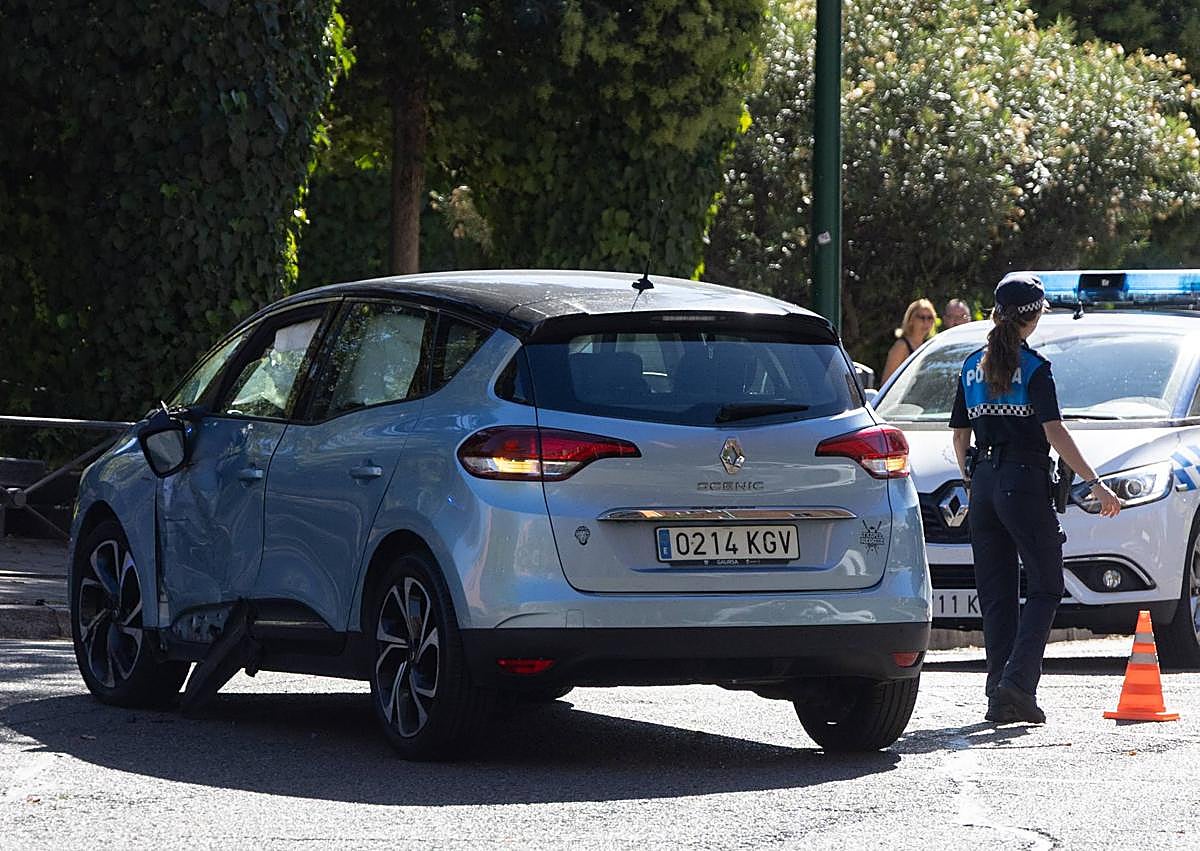 Imagen secundaria 1 - Una colisión entre un turismo y una motocicleta deja dos heridos en Delicias