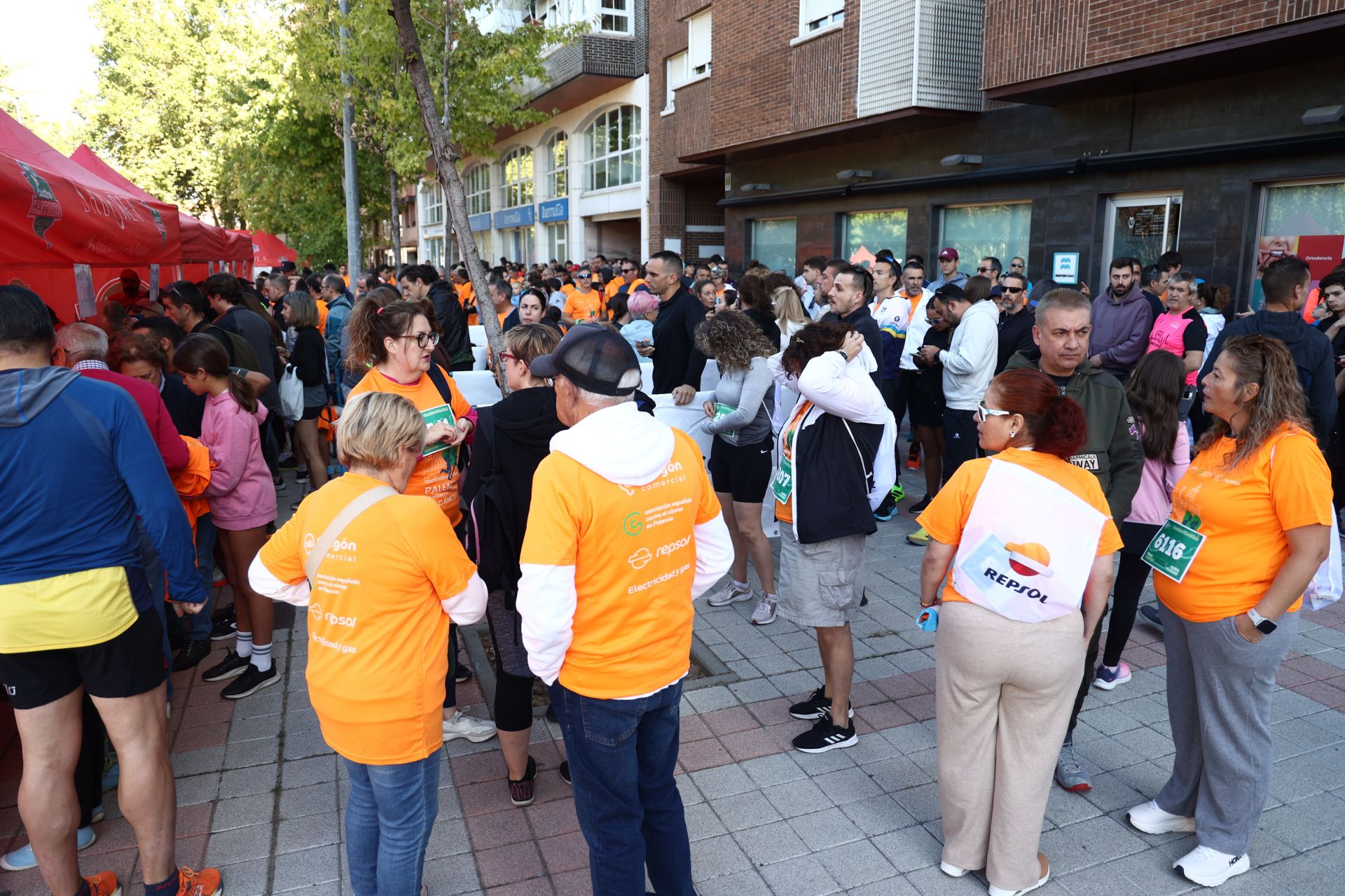 Las imágenes de la carrera contra el cáncer de Palencia