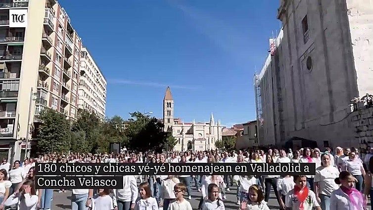 180 chicos y chicas 'yé yé' homenajean a Concha Velasco en Valladolid