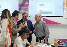 El consejero de Movilidad y Transformación Digital, José Luis Sanz Merino, visita el Espacio CyL Digital de Valladolid