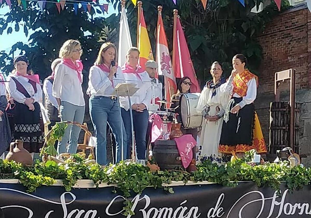 Las Vallkirias del Pisuerga pregonando en la Fiesta de la Vendimia