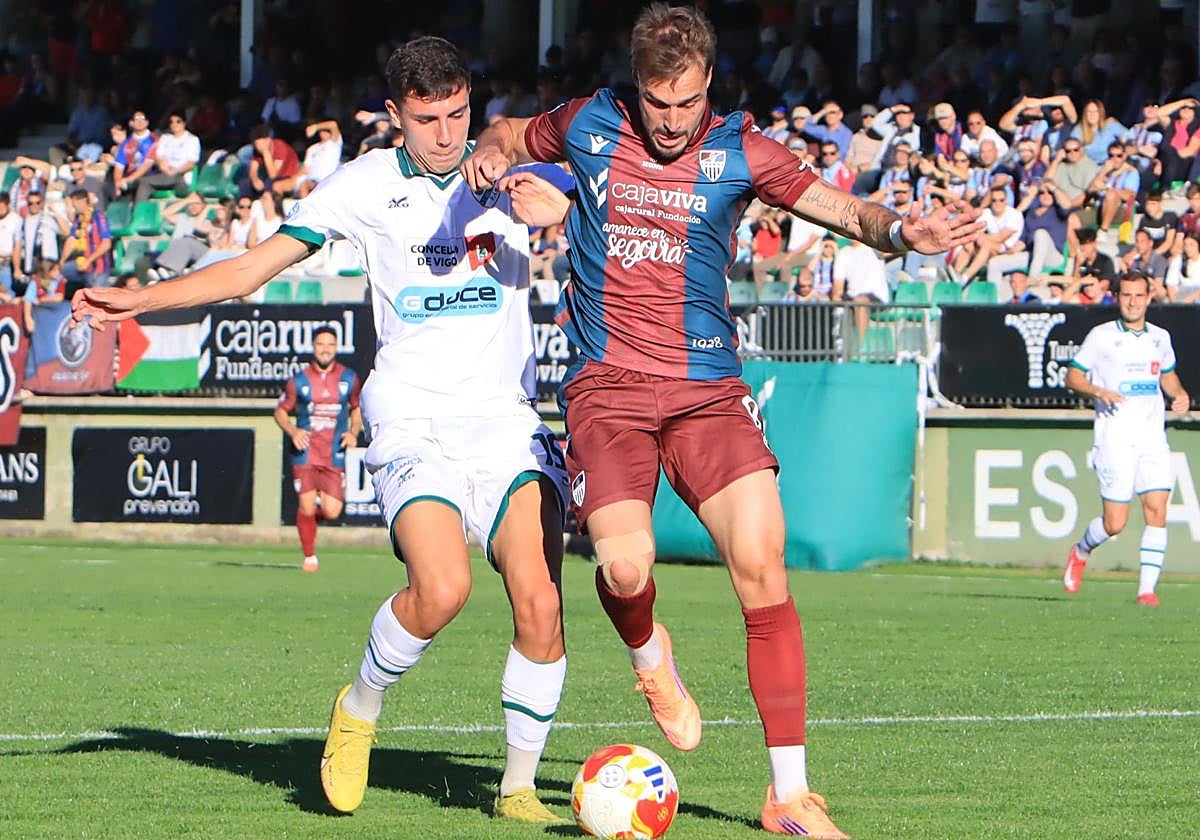 Marc Tenas, durante el partido ante el Coruxo.