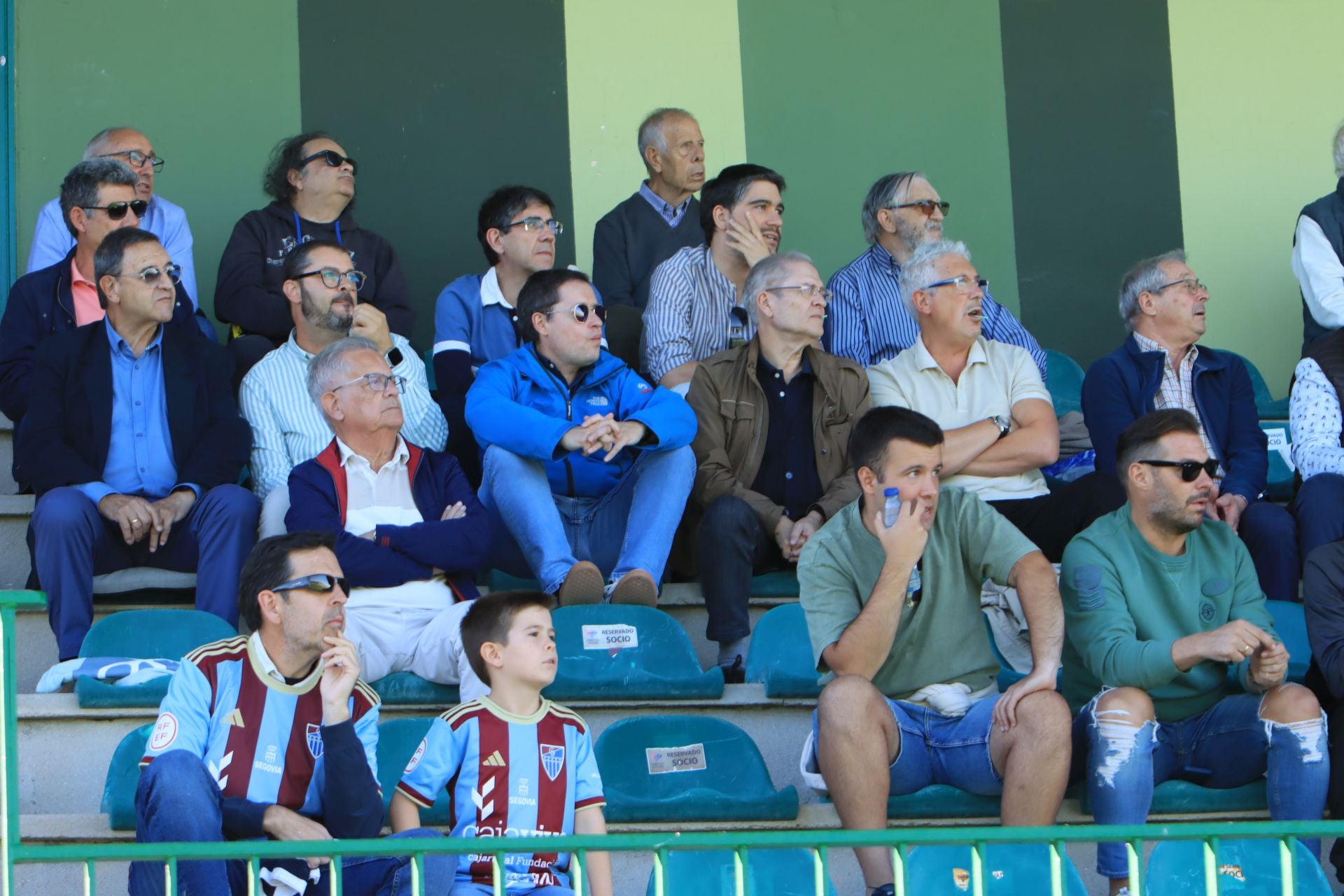 Búscate en las gradas de La Albuera durante el partido de la Segoviana