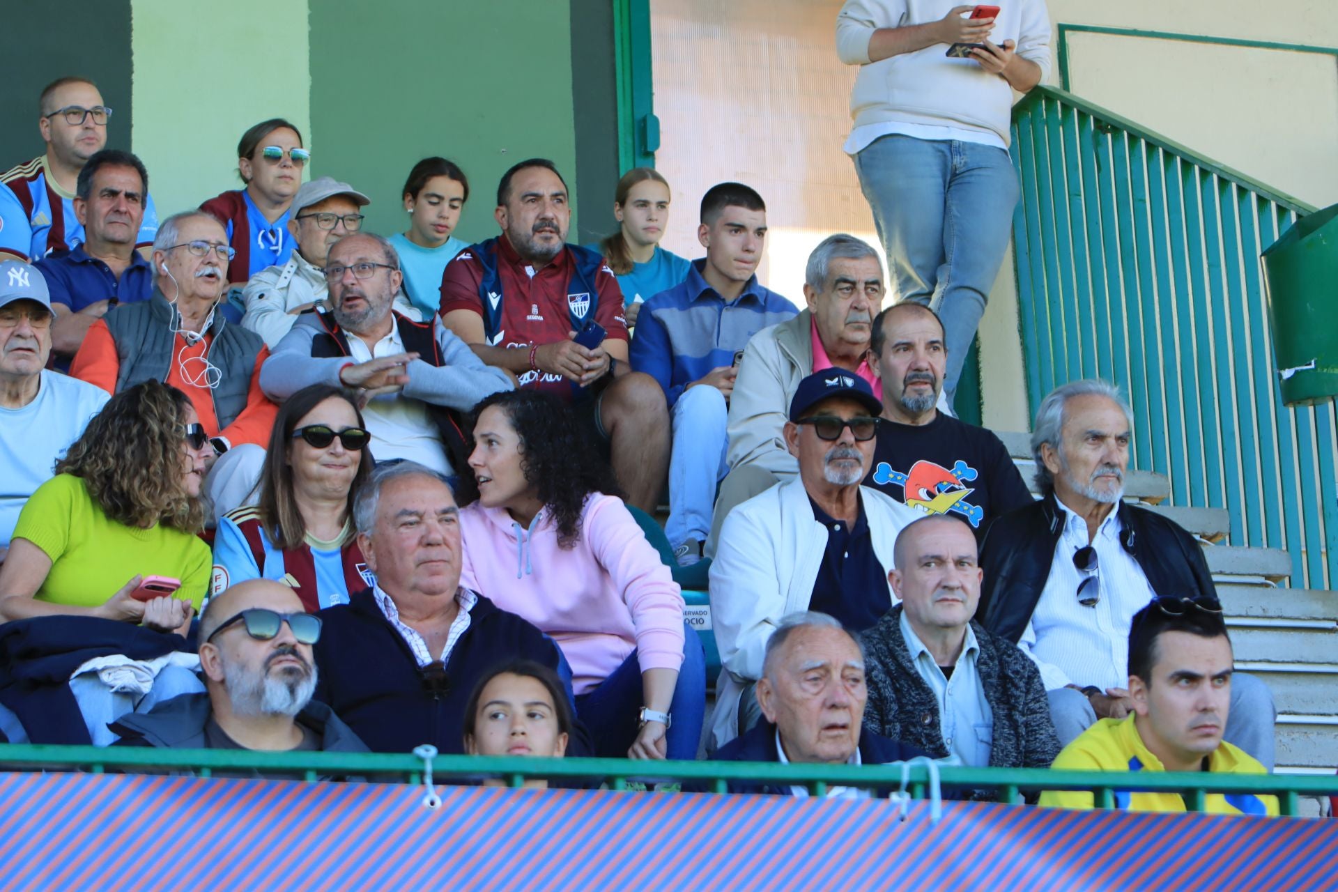 Búscate en las gradas de La Albuera durante el partido de la Segoviana