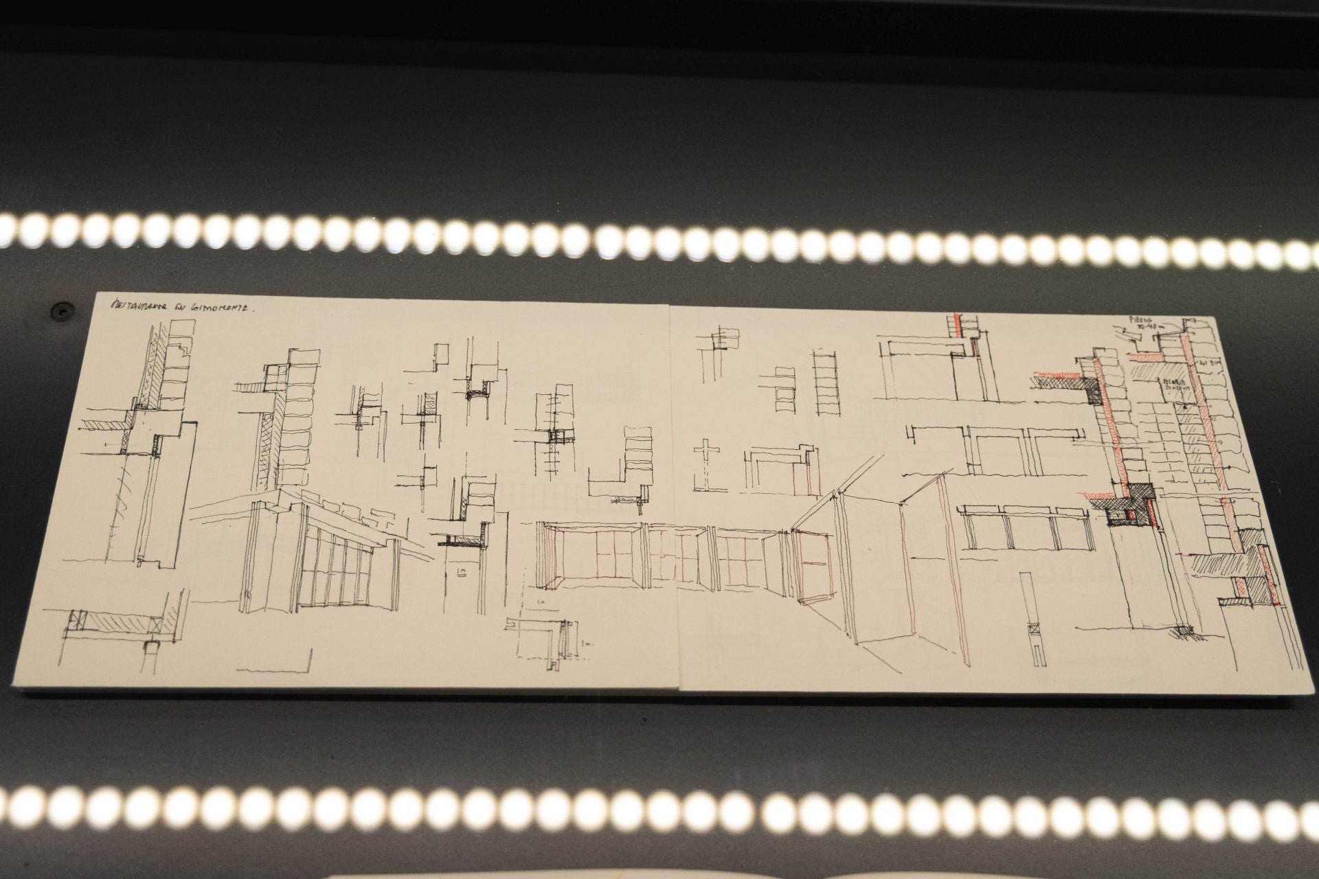 Las imágenes de la exposición sobre la prehistoria de la arquitectura en el Patio Herreriano