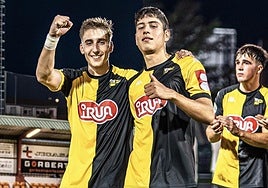 Los jugadores del Club Portugalete celebran un gol esta temporada.