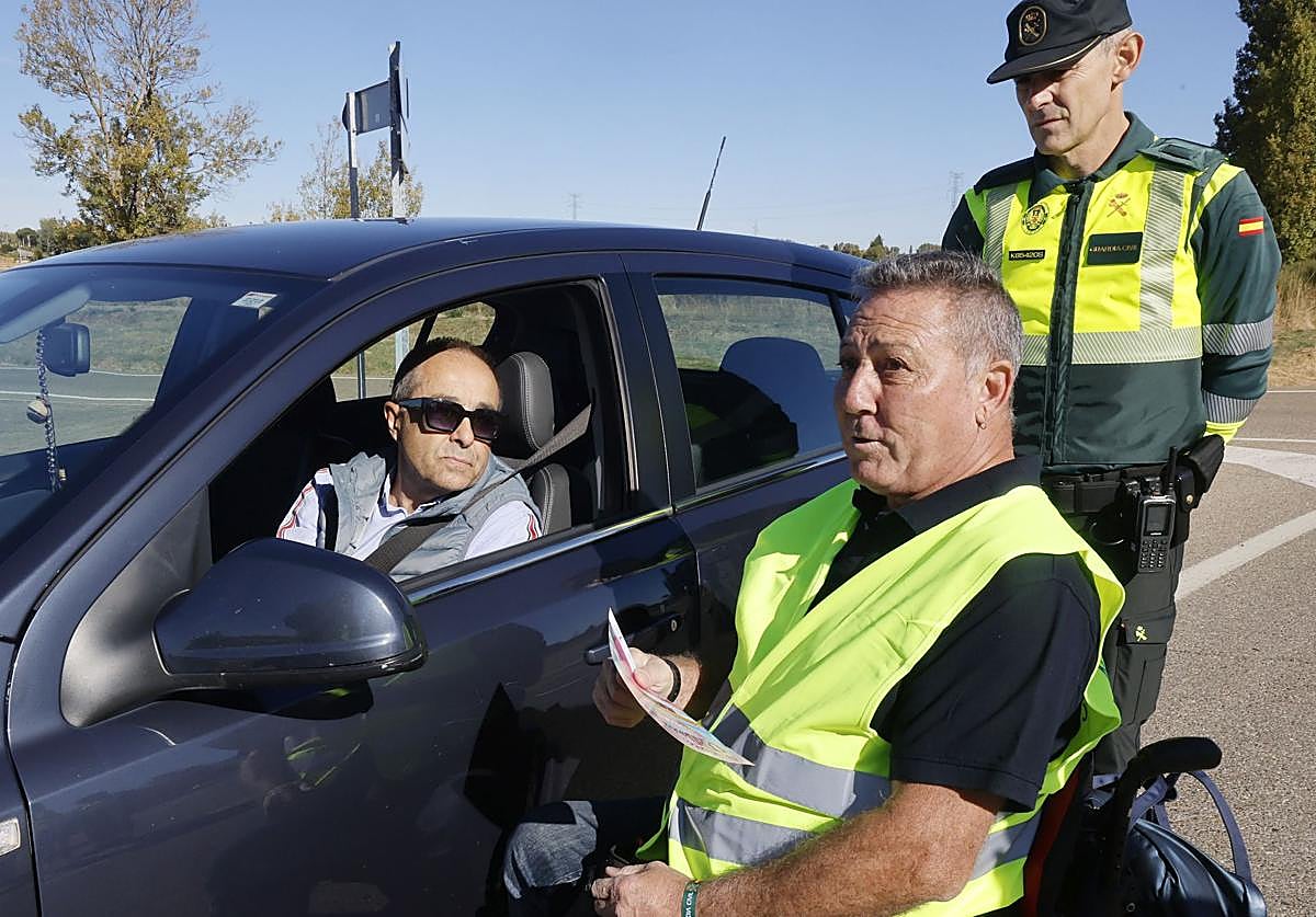 Miguel García, este lunes durante la campaña de tráfico.
