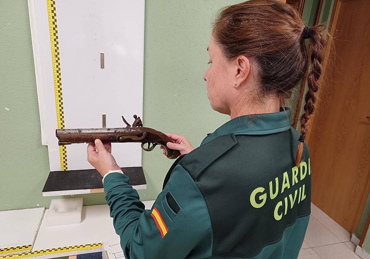 Arma intervenida a la mujer por parte de la Guardia Civil de Valladolid.
