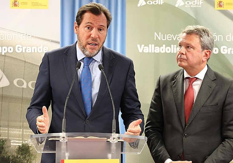 El ministro de Transportes y Movilidad Sostenible, Óscar Puente, junto al secretario de Estado de Transportes y Movilidad Sostenible, José Antonio Santano tras la reunión del Consejo de Administración de la Sociedad Valladolid Alta Velocidad.