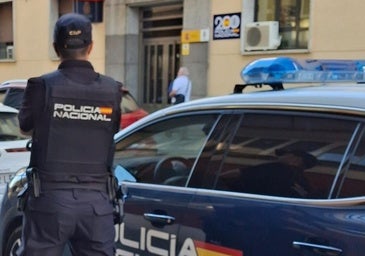 Rompe dos televisiones con una banqueta tras perder más de mil euros en una casa de apuestas