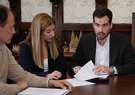 El concejal de Servicios Sociales, Rodrigo Nieto, este lunes en la Junta de Gobierno del Ayuntamiento de Valladolid.