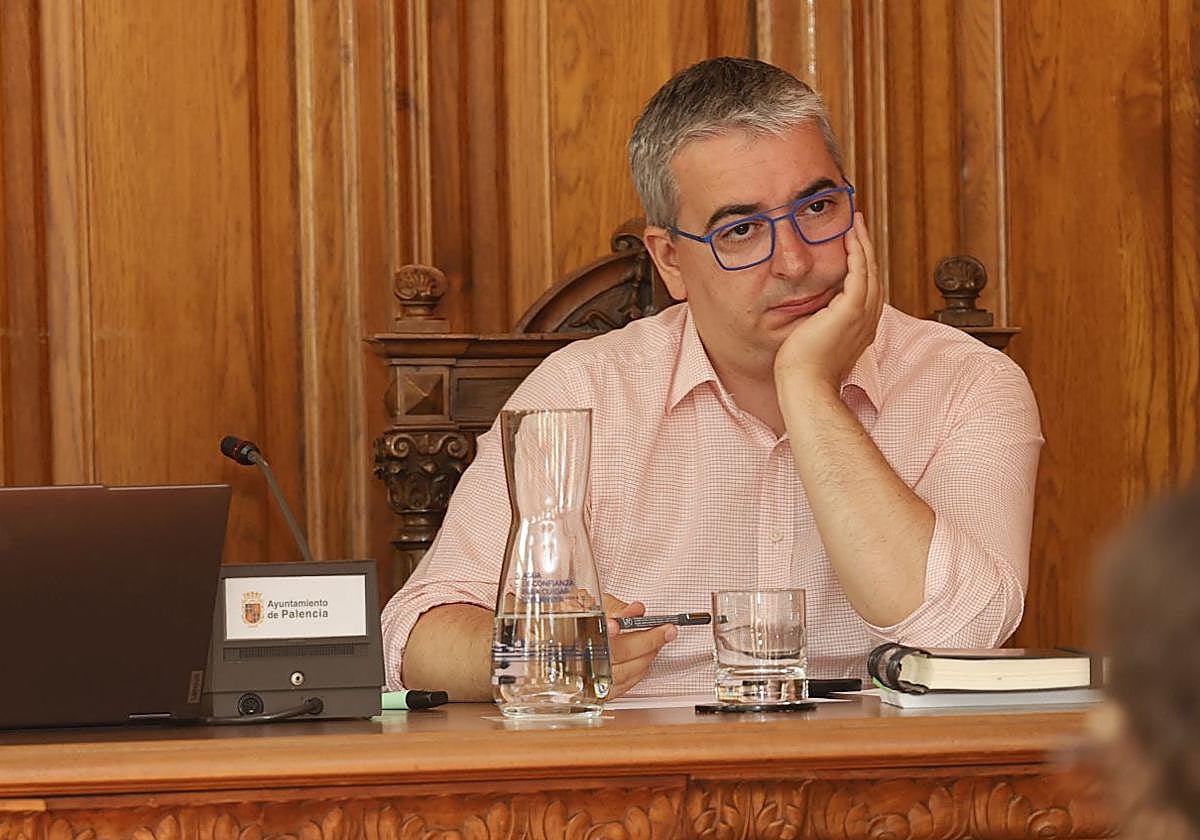 El concejal de Medio Ambiente, Antonio Casas, en un pleno.