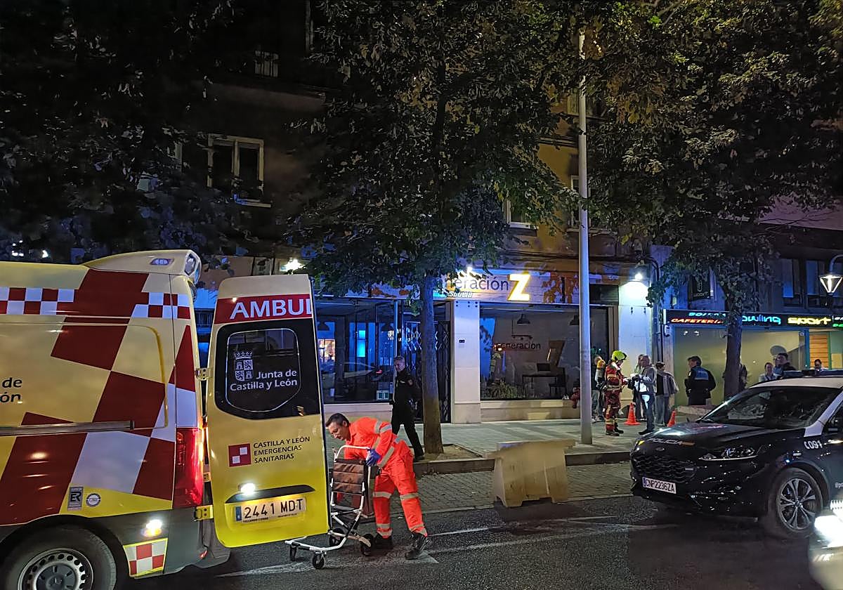 Equipos de emergencias, bomberos y policía, en el lugar del suceso.