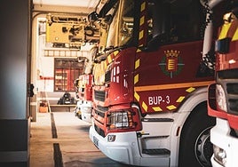 Varios camiones de bomberos.