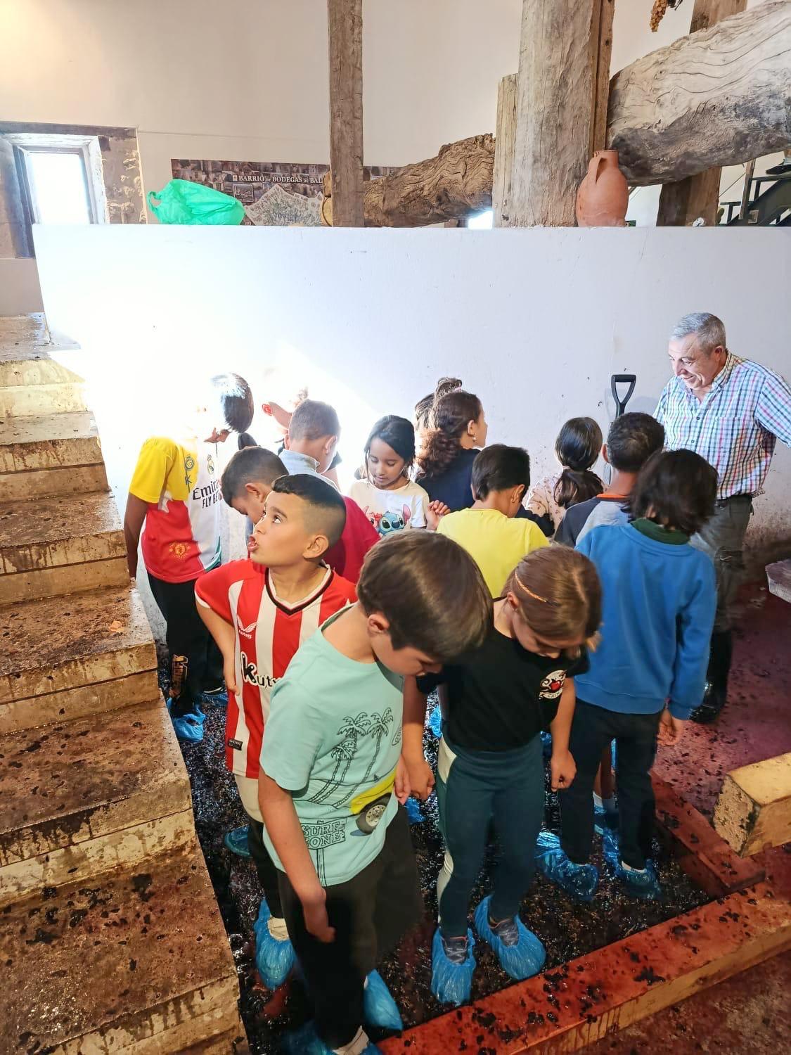 Alumnos de Baltanás celebran la Fiesta de la Vendimia