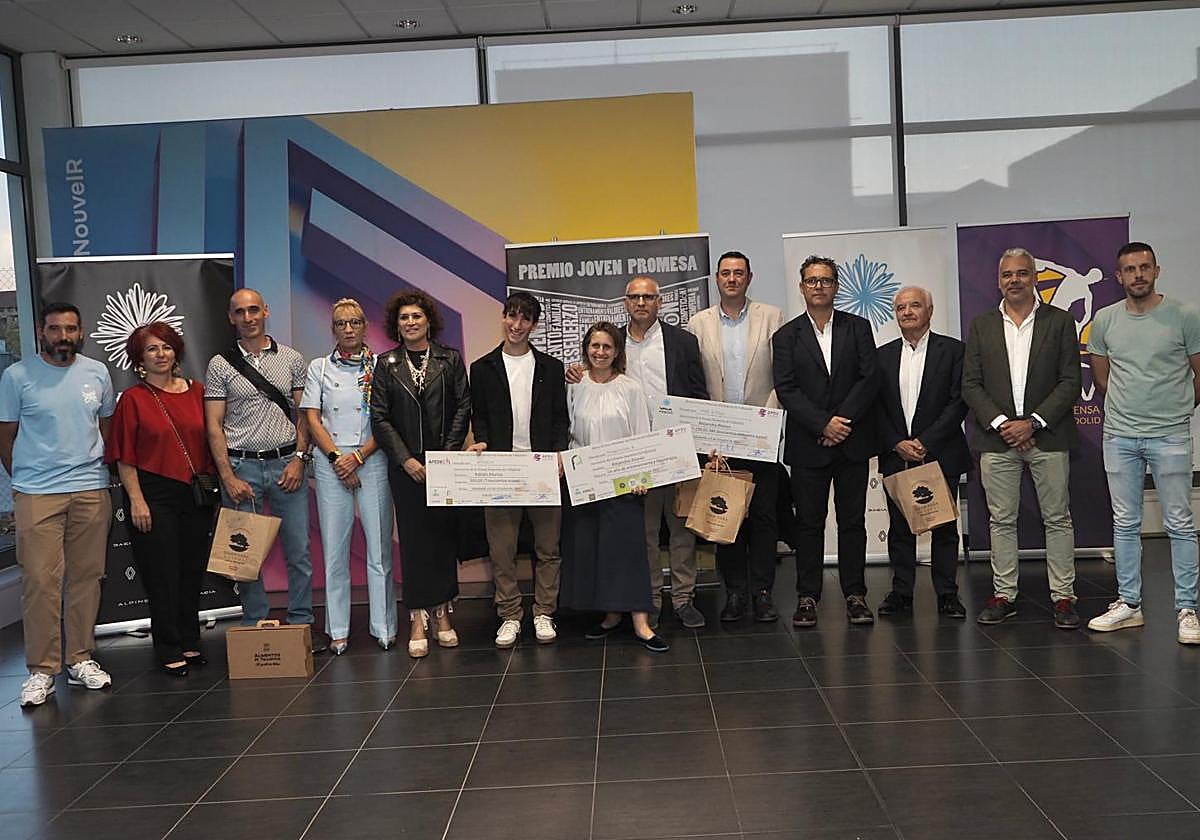 Los premiados porl a APDV posan en las instalaciones de Vasa Arroyo.