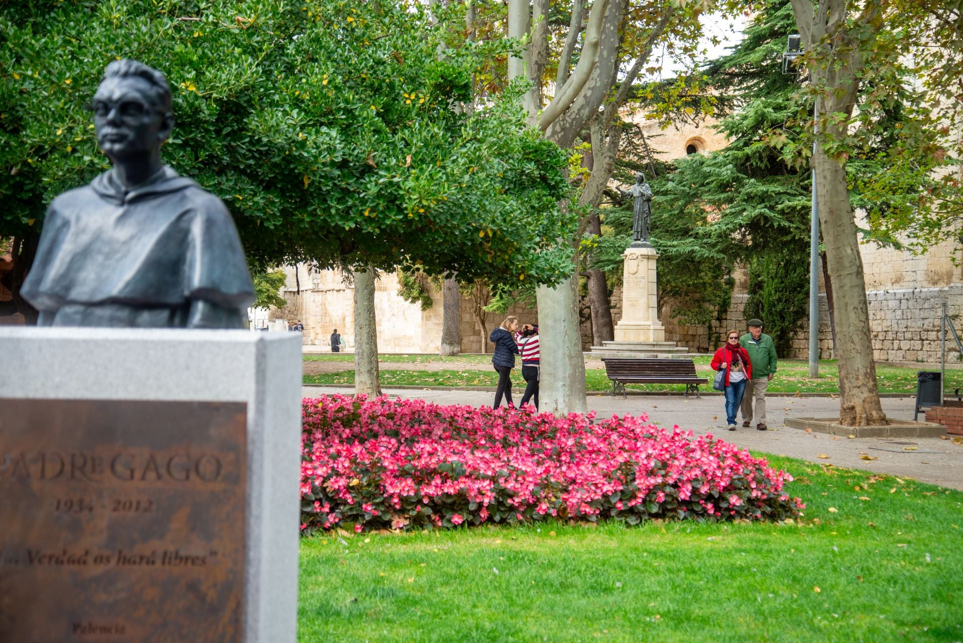 Busto al padre Gago, inaugurado este jueves al lado del Convento de los Dominicos.