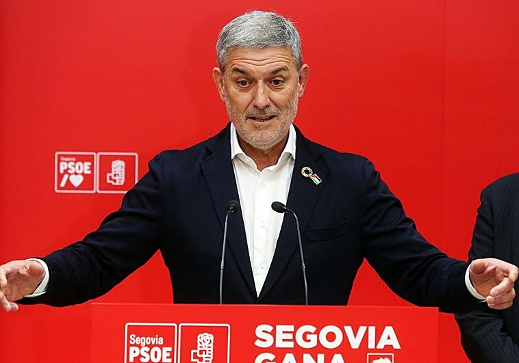 José Luis Vázquez comparece en la sede del PSOE de Segovia este jueves para explicar su renuncia.