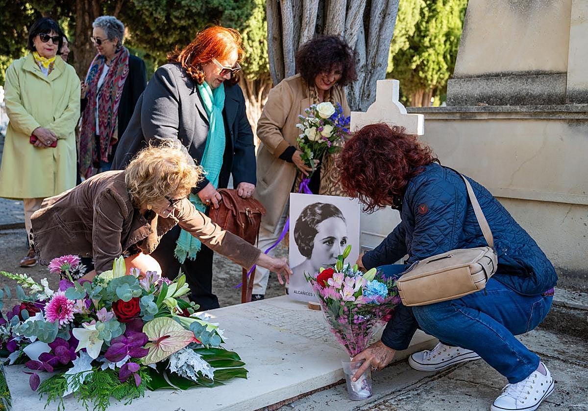 Palencia homenajea a la poeta Margarita Ferreras