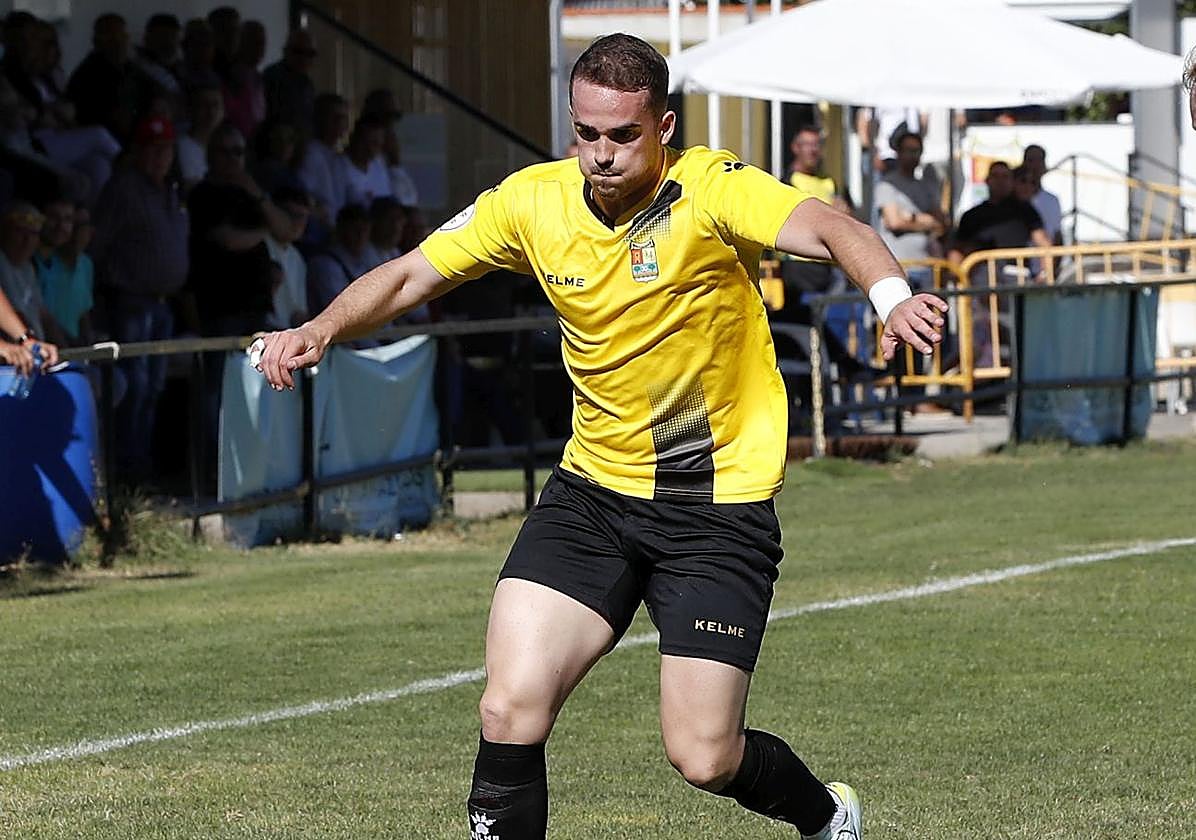 Un jugador del Mojados, en el encuentro de la pasada semana ante el Palencia CF.
