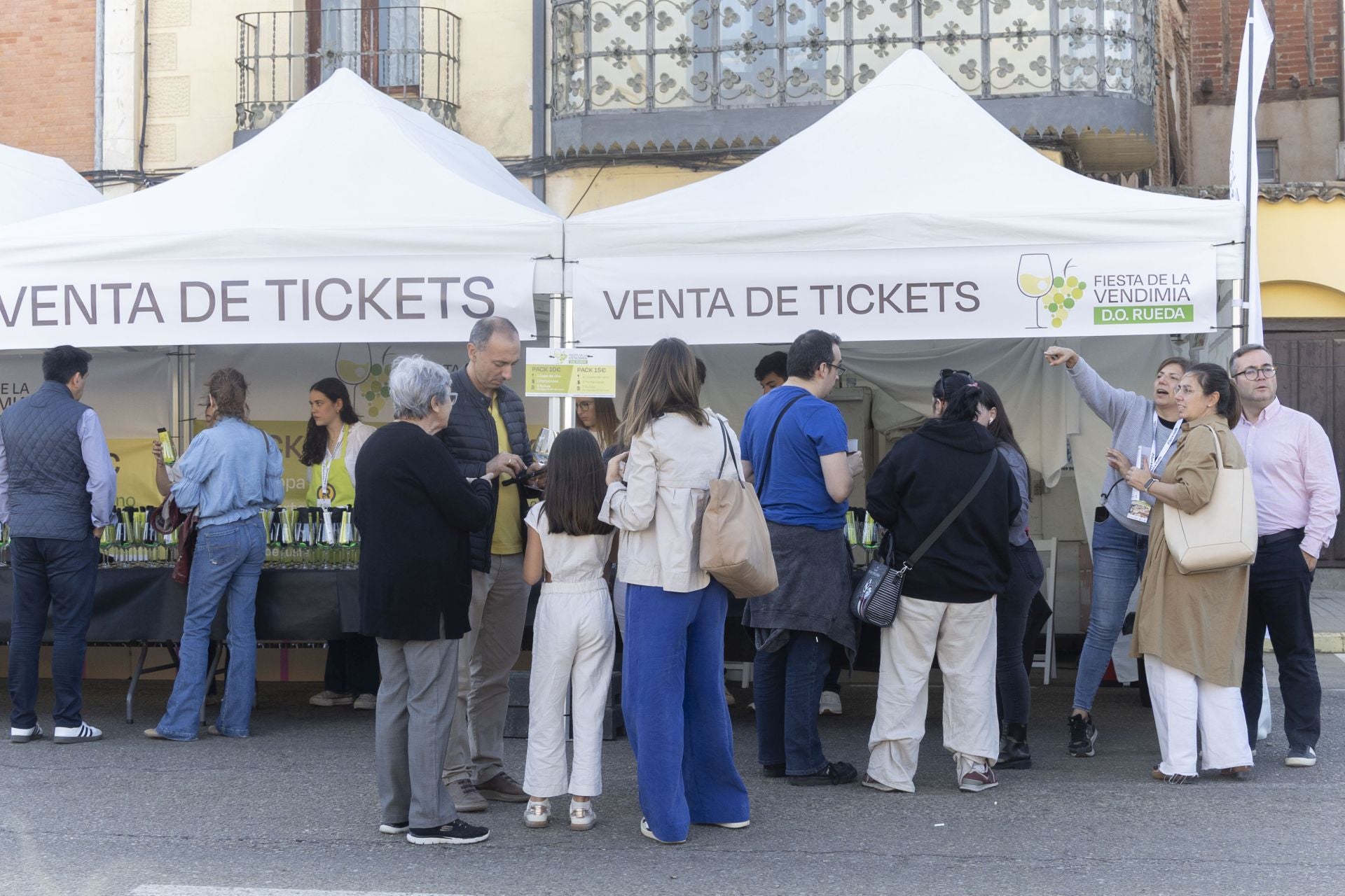 El buen ambiente marida con los vinos de la D.O. Rueda