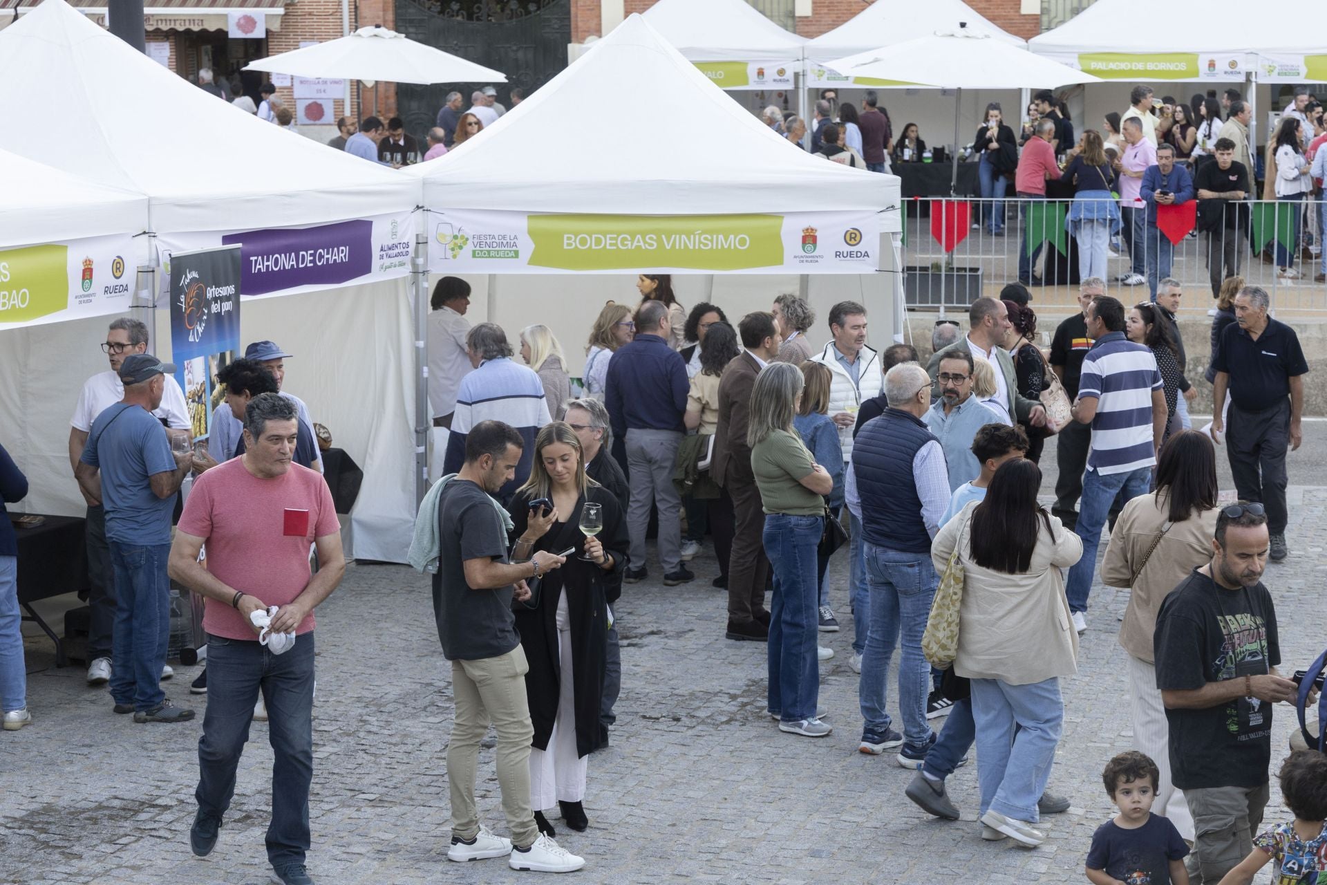 El buen ambiente marida con los vinos de la D.O. Rueda