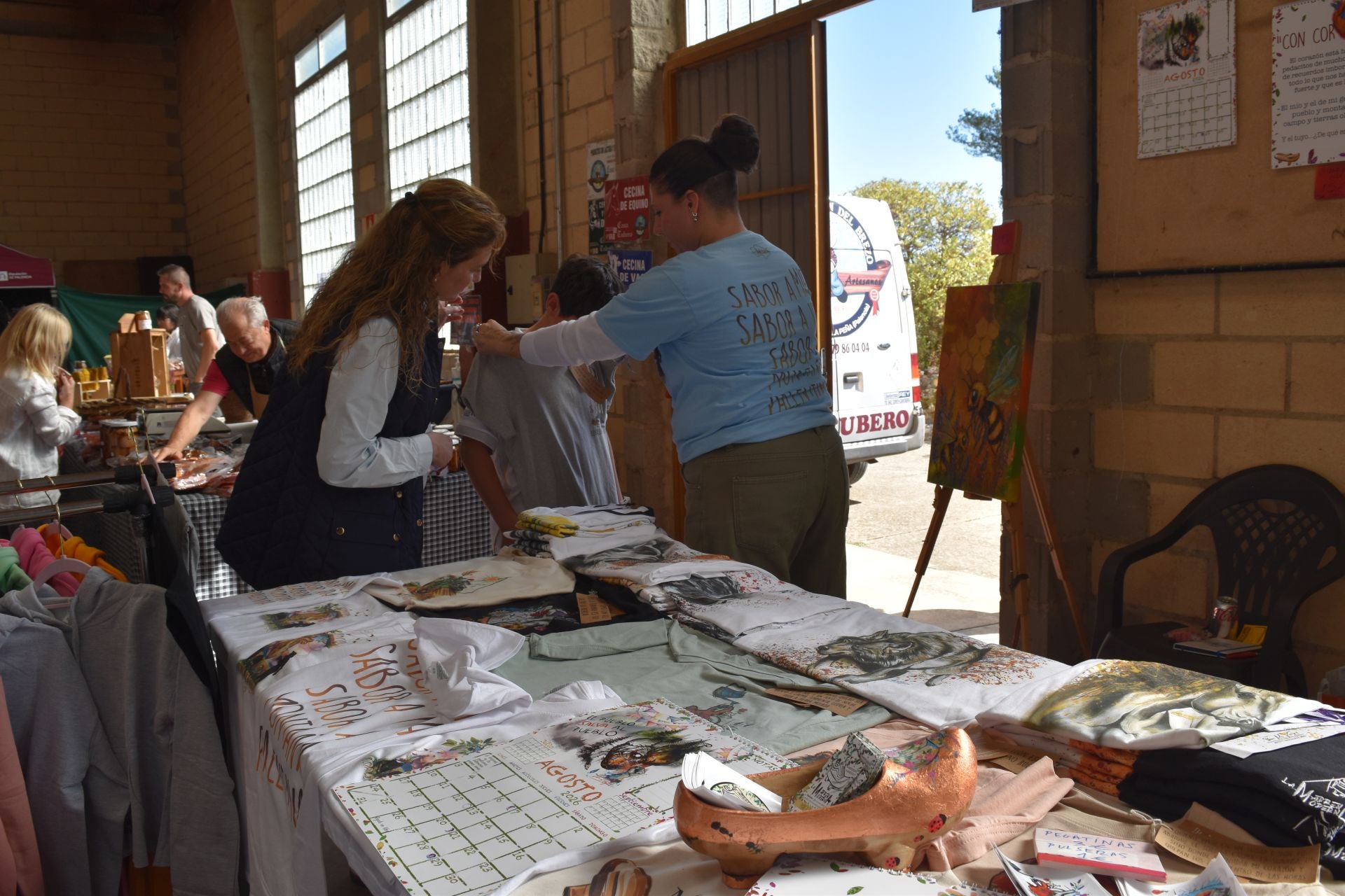 Animada Feria de la Miel de Castrejón de la Peña