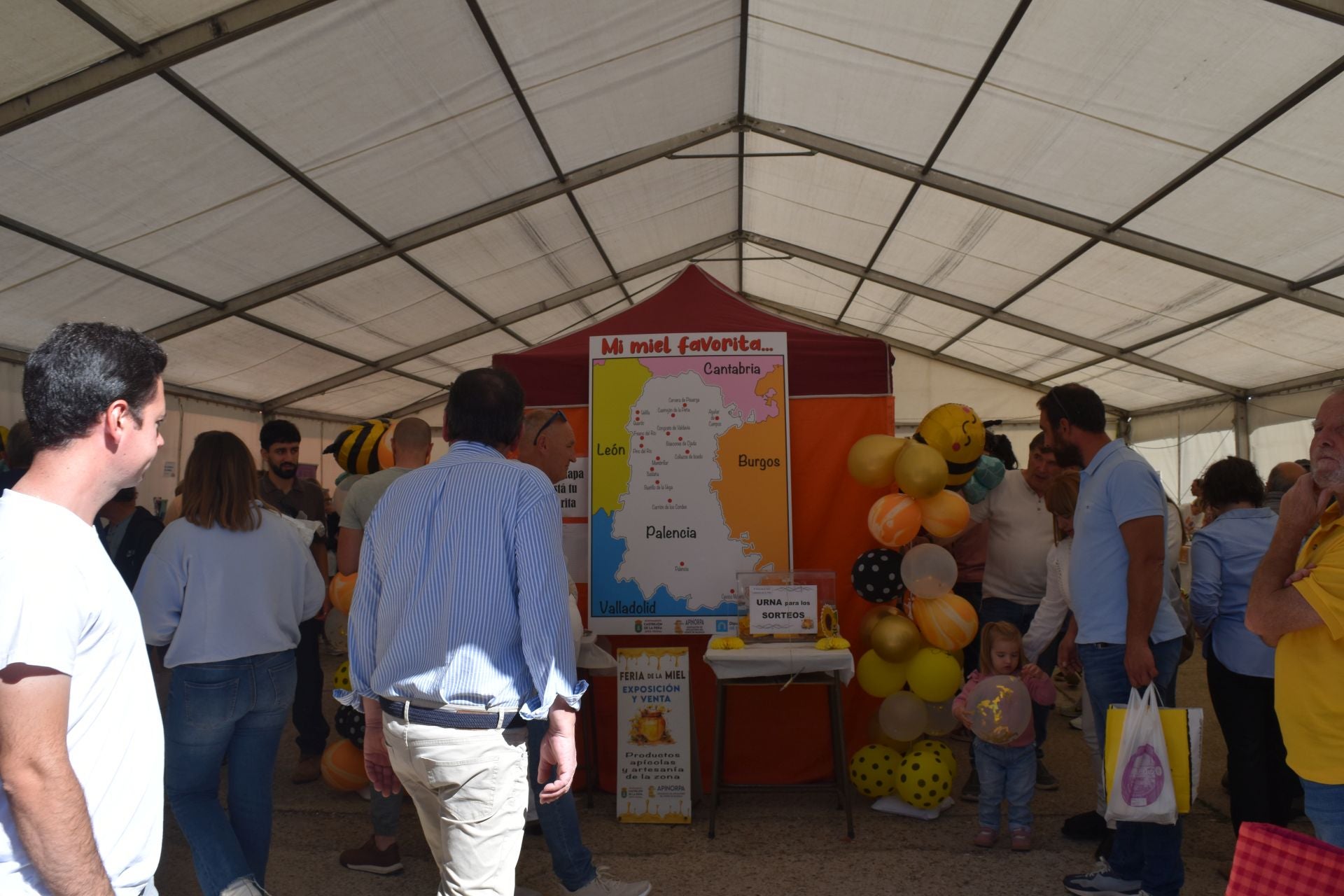 Animada Feria de la Miel de Castrejón de la Peña