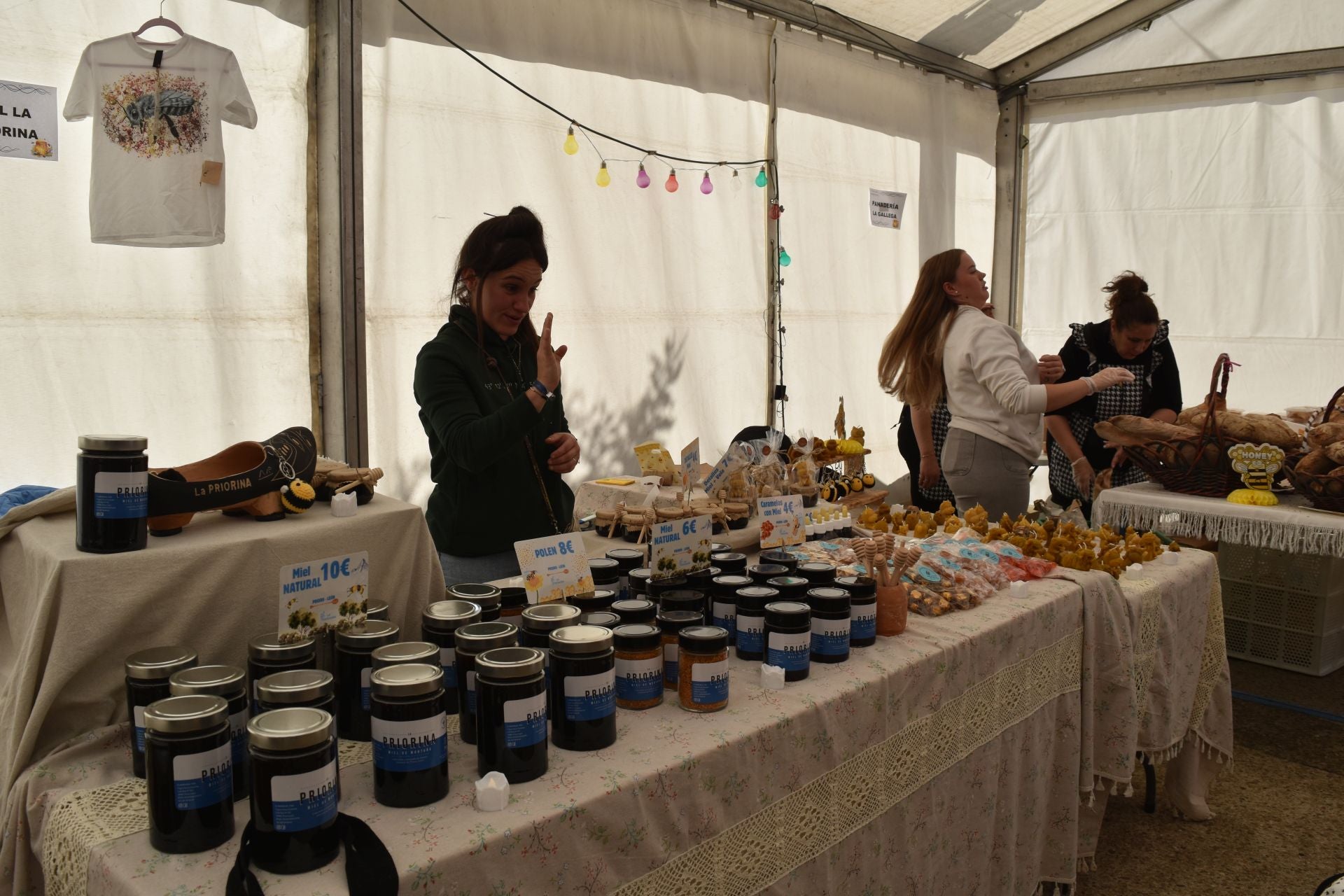 Animada Feria de la Miel de Castrejón de la Peña