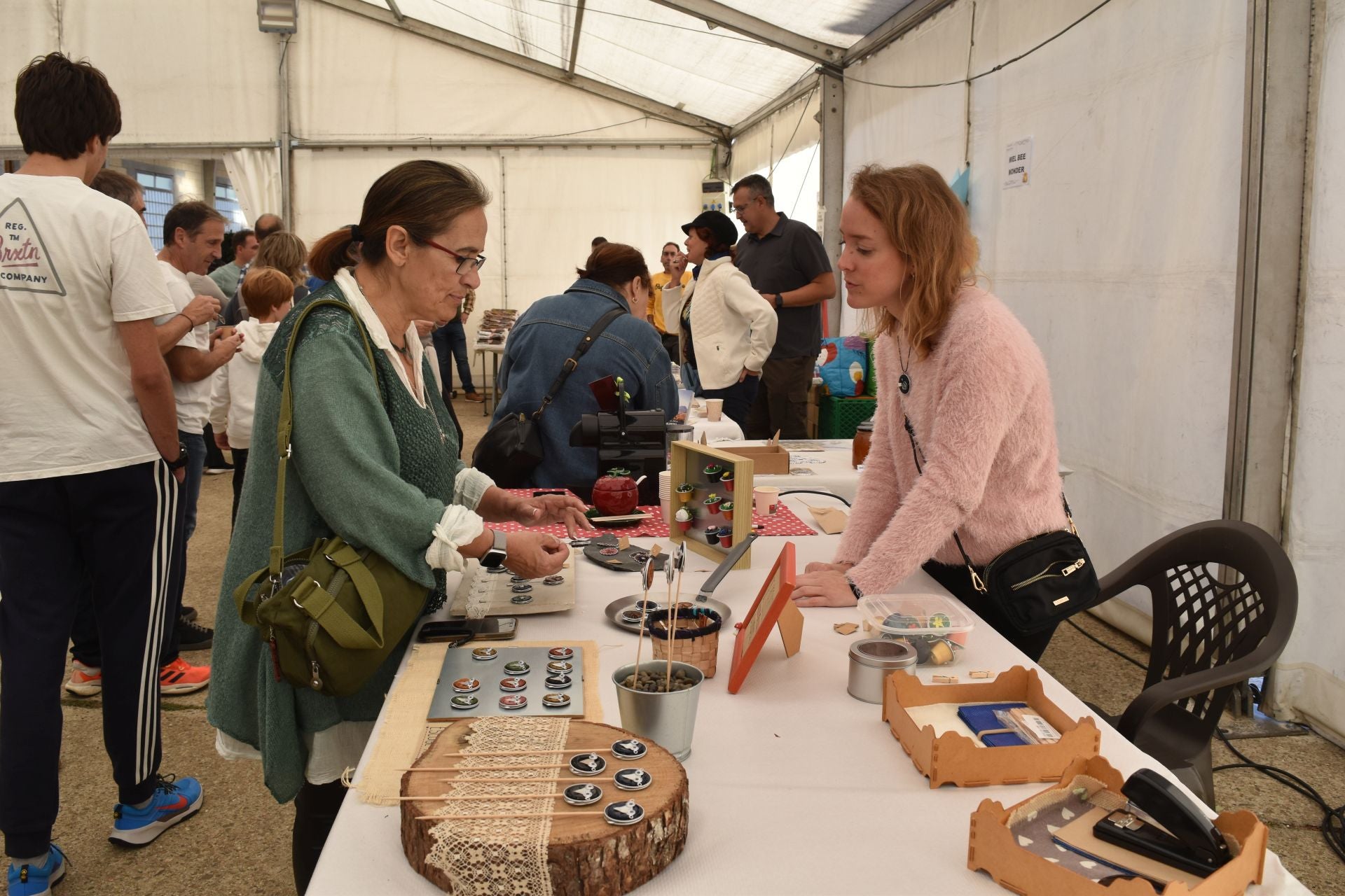 Animada Feria de la Miel de Castrejón de la Peña