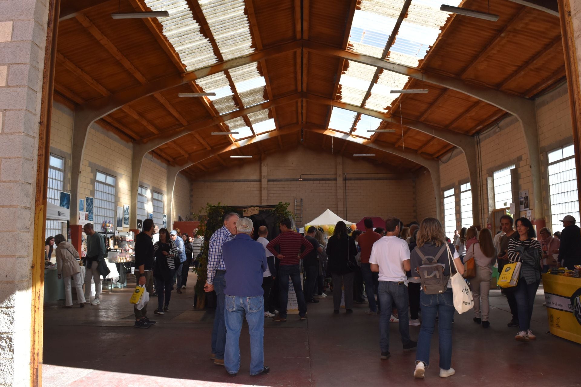 Animada Feria de la Miel de Castrejón de la Peña