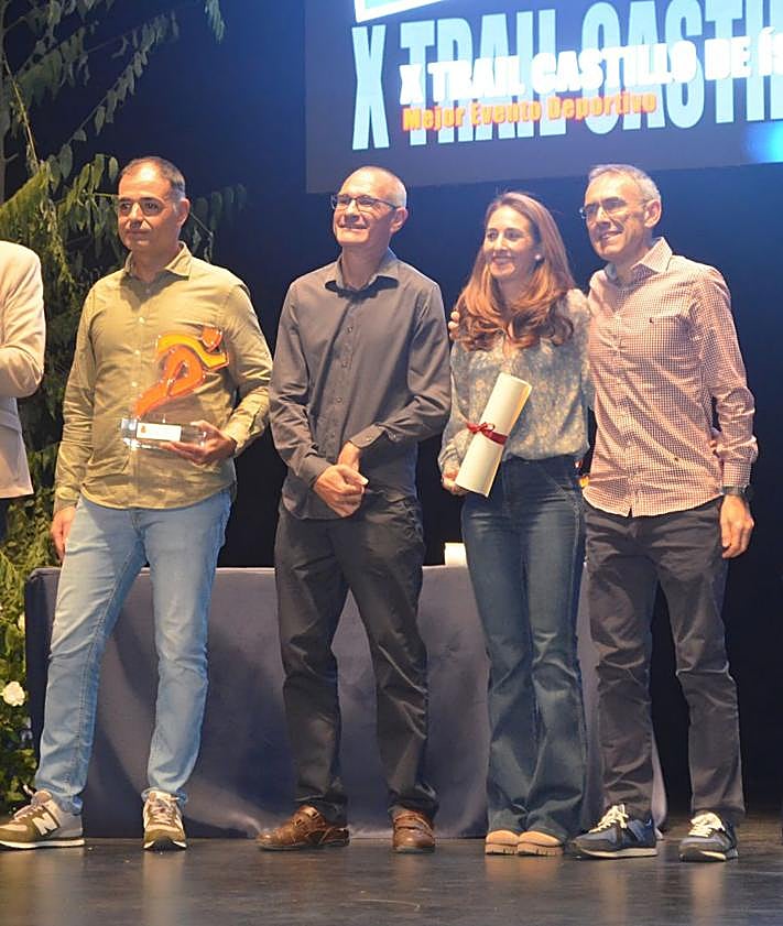 Imagen secundaria 2 - Íscar reconoce a los grandes protagonistas del año en su I Gala del Deporte