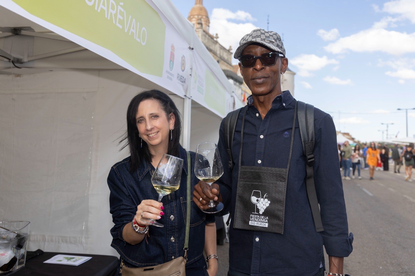 El francés, León Lassy, acompañado de Ángela Serrano.