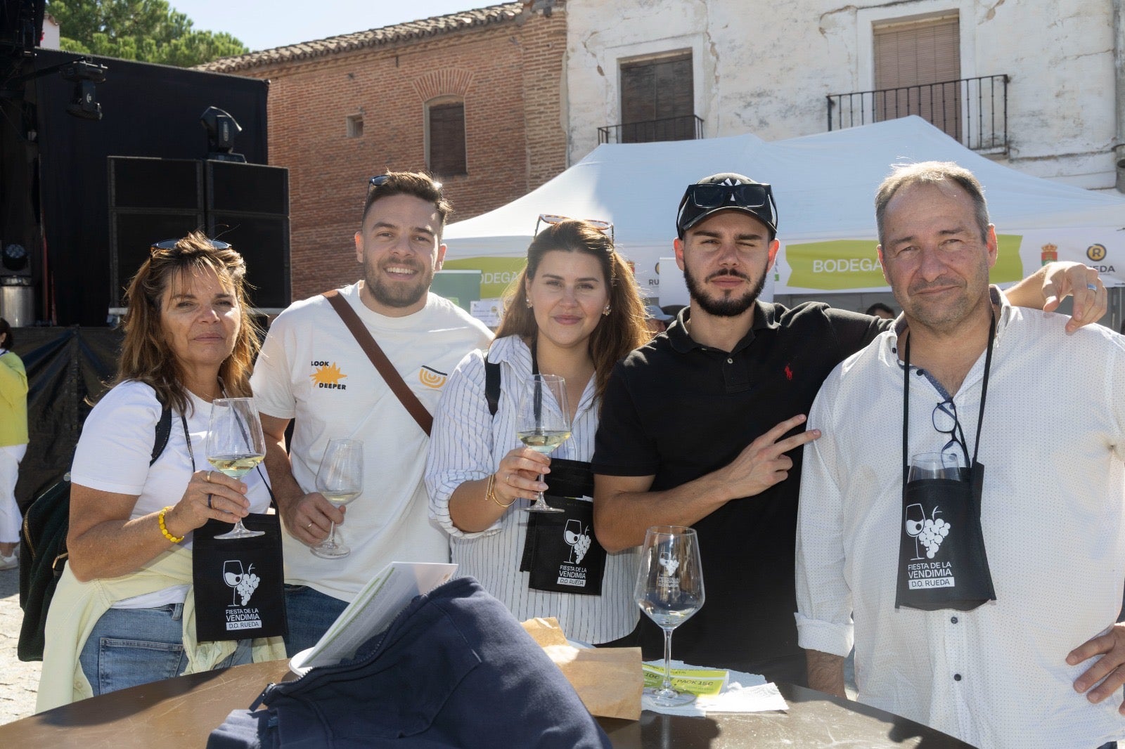 Rueda se convirtió en el lugar elegido para la quedada de amigos de Madrid y Galicia. 