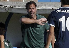 Iñaki Bea, durante el partido ante el Luanco.