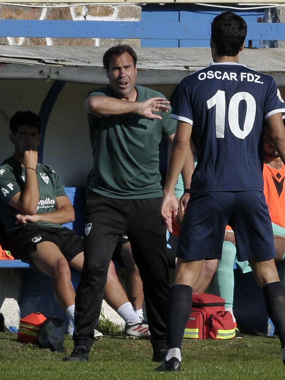 Fotos del partido entre el Marino de Luanco y la Segoviana