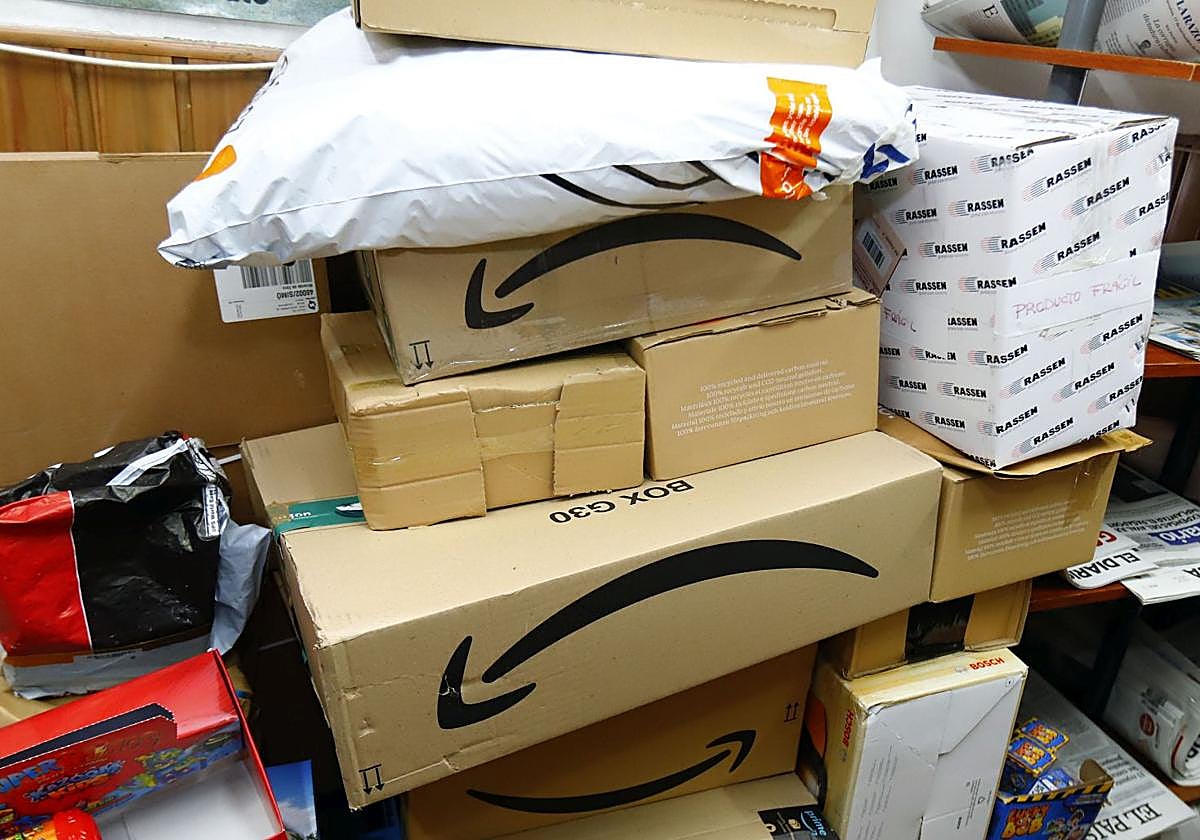 Imagen de archivo de unos paquetes.