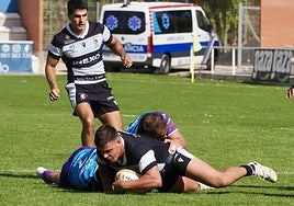 Partido entre El Salvador y La Vila en Pepe Rojo. A