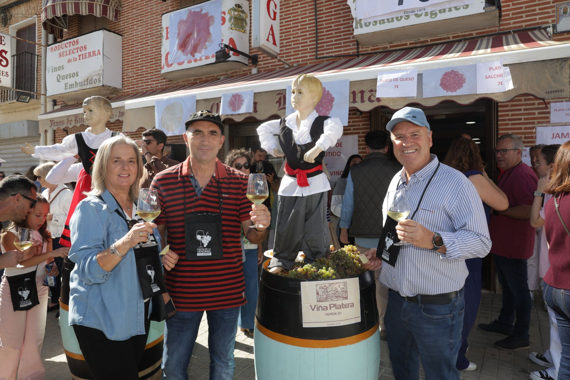 Raquel, Andrés y Lucas, uno de los municipios de Segovia incluídos en la D. O. Rueda
