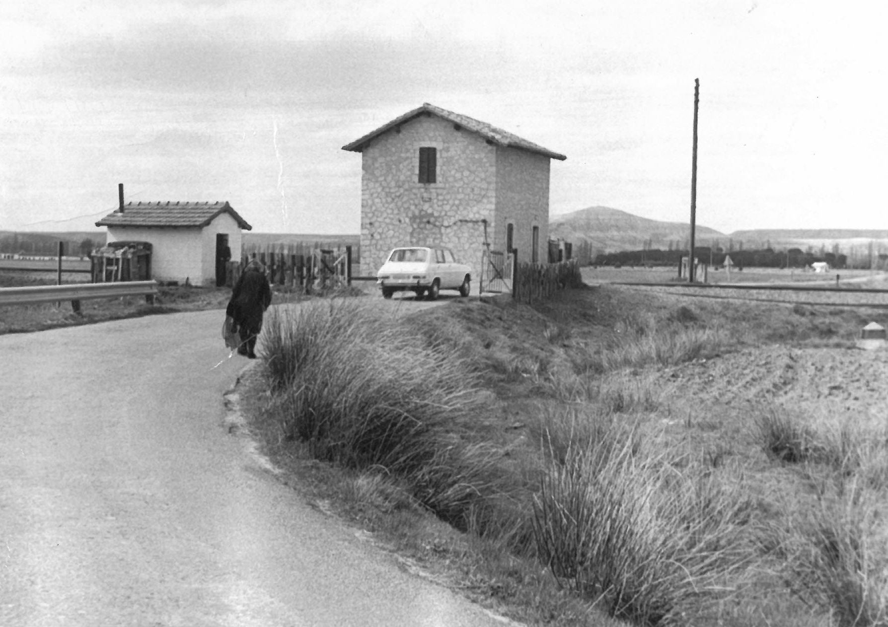 Paso a nivel entre la N-122 y Campaspero. 